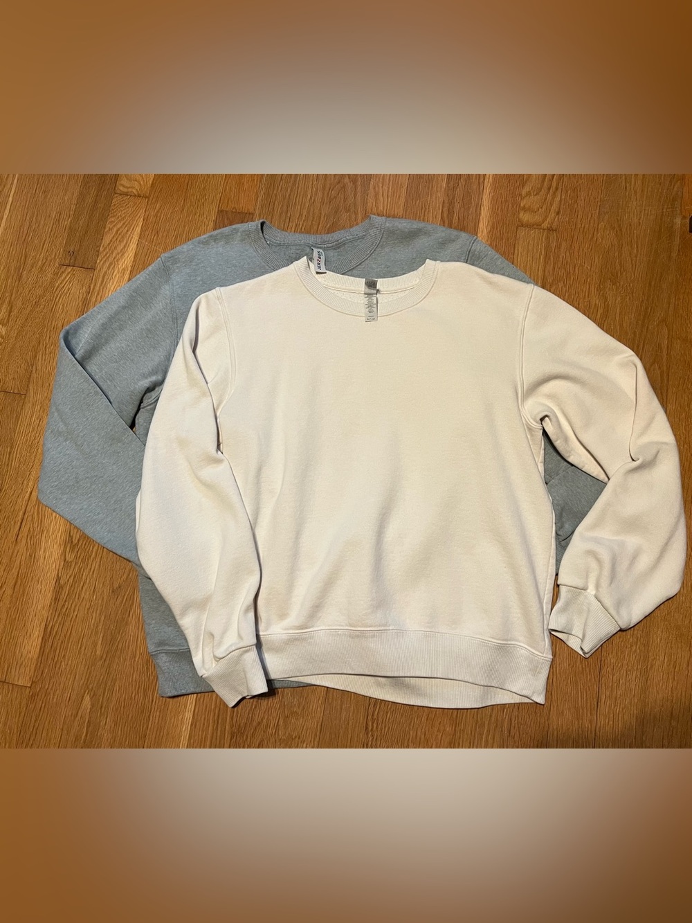 Jerzees Crewneck Sweatshirts Lot of (2) in Cream (S) and Gray (M)*